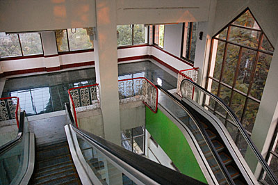 1escalator.JPG